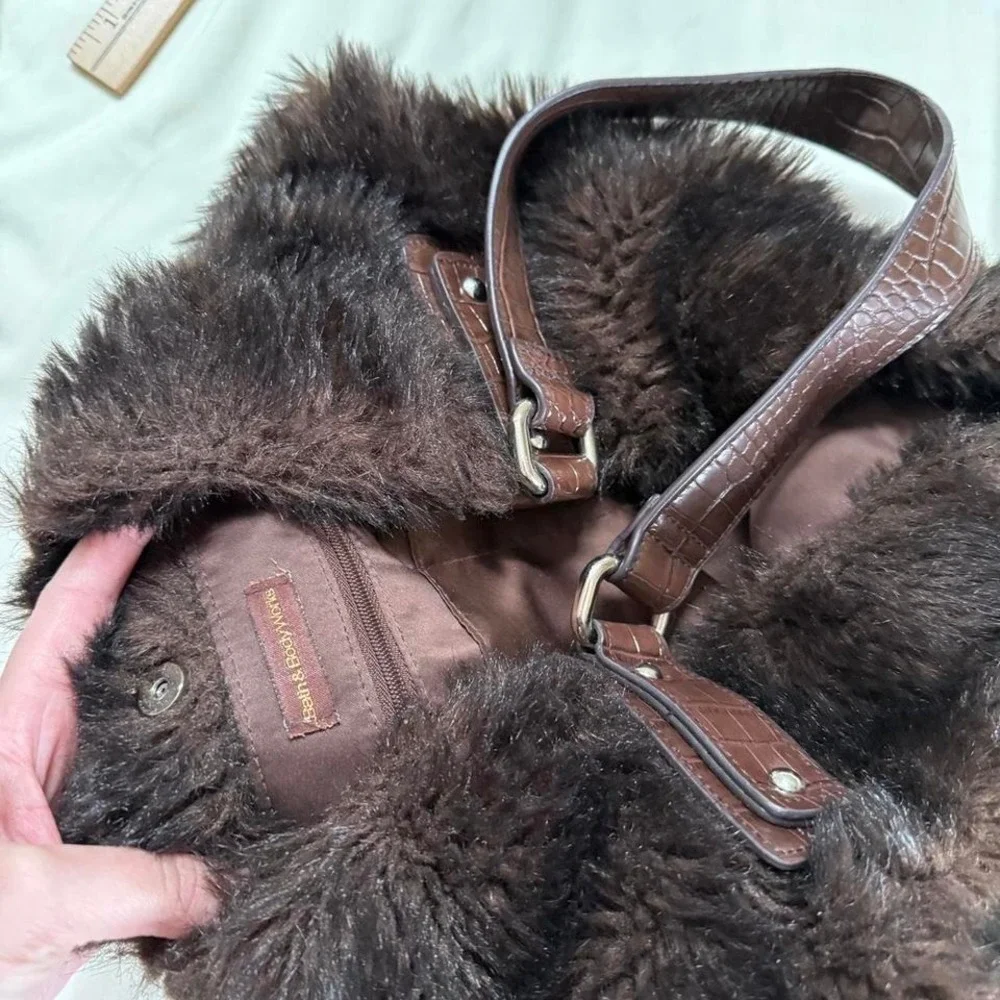 y2k bath & body works‎ brown faux fur shoulder bag